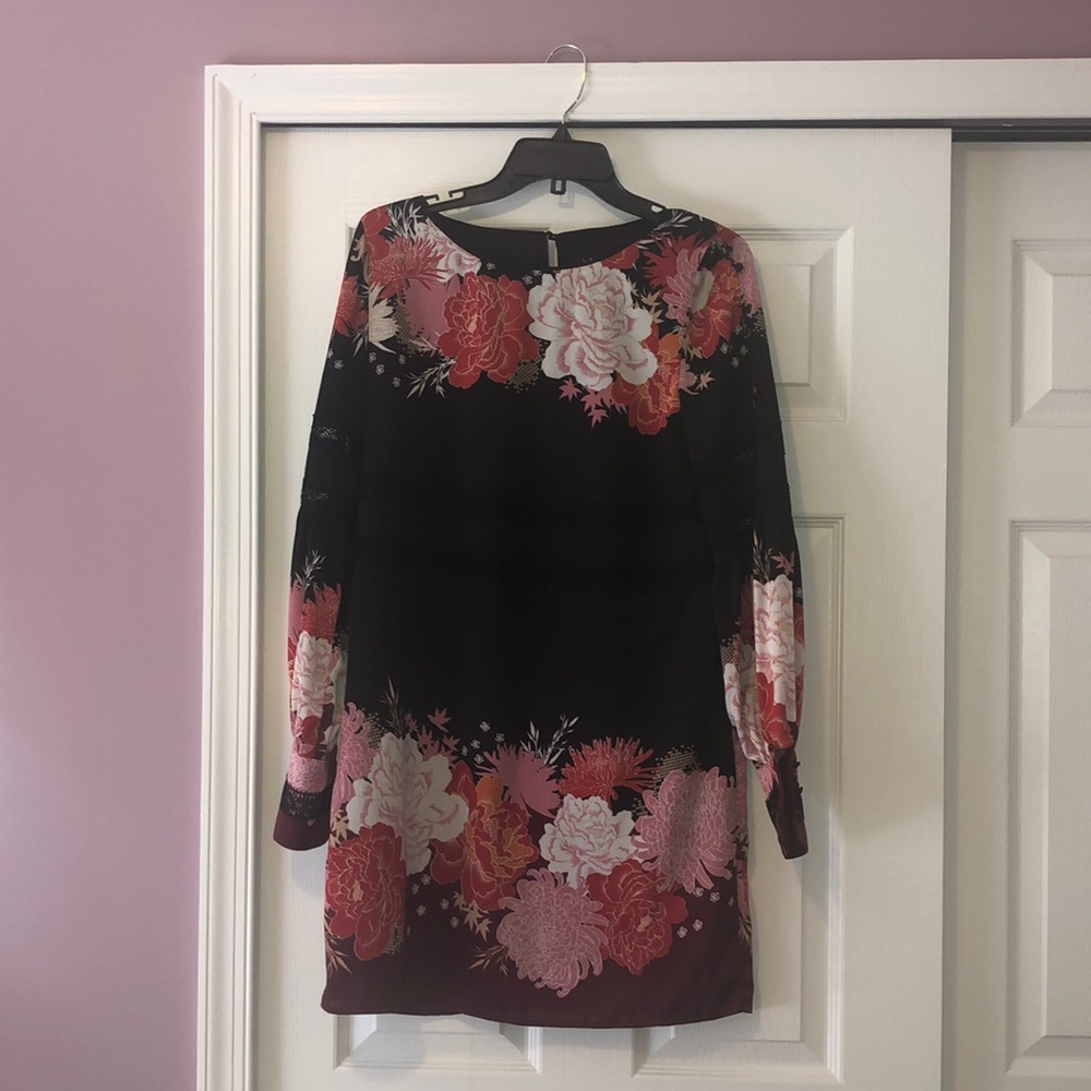 Laundry by Shelli Segal Long Sleeve Shift Dress